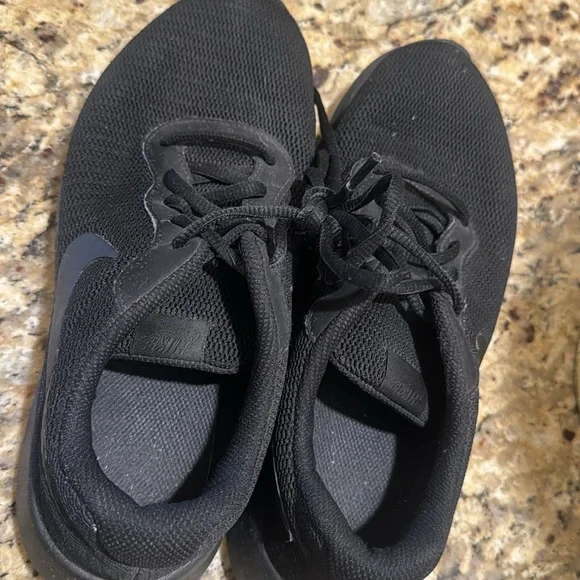 Nike Black Womens Running Shoes size 7Y/9W - Picture 2 of 4